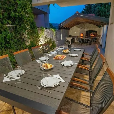 Villa Olea - *